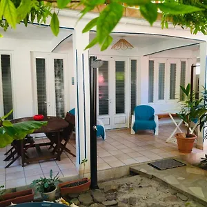  Hébergement de vacances Habitation Santos 4 Personnes De Les Saintes